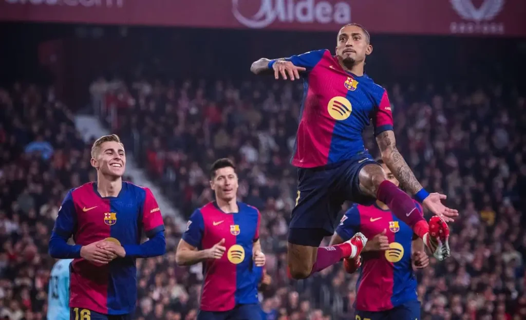 ۳ امتیاز و یک اخراجی به نام آبی‌واناری‌ها؛ بارسا فاصله را با صدر کم کرد