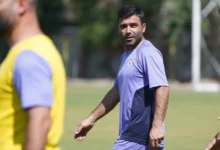 امیدرضا روان‌خواه سرمربی تیم ملی امید ایران در جریان تمرینات آماده‌سازی قبل از مسابقات انتخابی جام ملت‌های زیر ۲۳ سال آسیا