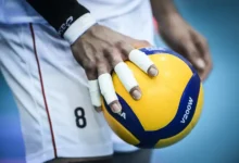 تیم‌های مقدم قزوین در حال جشن صعود به نیمه‌نهایی لیگ دسته یک والیبال