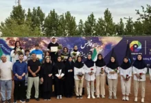 یاسمن یزدانی در حال قهرمانی در مسابقات تنیس بانوان تهران