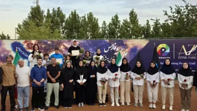 یاسمن یزدانی در حال قهرمانی در مسابقات تنیس بانوان تهران