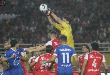 تقابل بازیکنان استقلال و پرسپولیس در دربی ۱۰۷